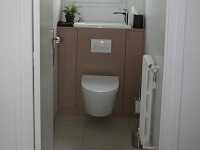 Lave-mains intégré sur toilettes suspendus WiCi Bati - Madame R (63) - 2 sur 2 (après)